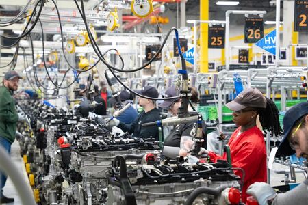 Toyota rozpoczęła produkcję silnika i-FORCE 2,4 l do hybrydowego pick-upa Tacoma
