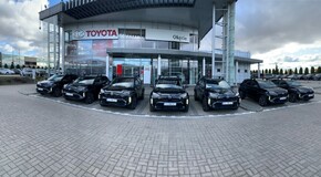 Toyota dostarczyła 21 hybrydowych SUV-ów Portom Lotniczym