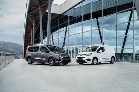 Dynamiczny wzrost marki Toyota Professional. PROACE CITY i Hilux liderami segmentów