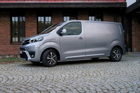 Bezemisyjne Toyoty PROACE Electric we flocie Piekarni Cukierni Putka