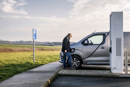 Prawie 200 zamówień na elektryczne dostawcze Toyoty w 2022 roku 