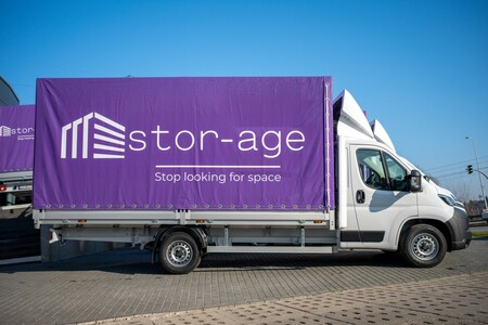18 Toyot PROACE MAX z zabudową specjalistyczną dołączyło do floty firmy logistycznej STOR-AGE