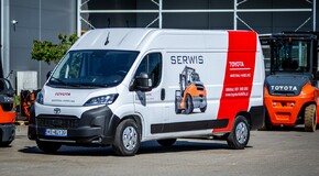 Toyoty PROACE MAX z zabudową serwisową we flocie Toyota Material Handling