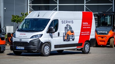 Toyoty PROACE MAX z zabudową serwisową we flocie Toyota Material Handling
