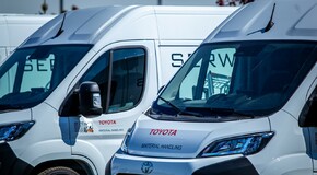 Toyoty PROACE MAX z zabudową serwisową we flocie Toyota Material Handling