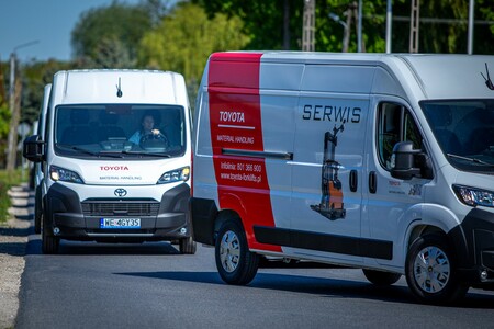Toyoty PROACE MAX z zabudową serwisową we flocie Toyota Material Handling