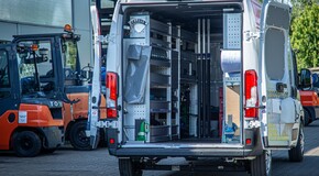 Toyoty PROACE MAX z zabudową serwisową we flocie Toyota Material Handling