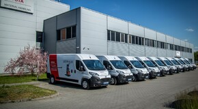 Toyoty PROACE MAX z zabudową serwisową we flocie Toyota Material Handling
