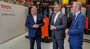 Toyoty PROACE MAX z zabudową serwisową we flocie Toyota Material Handling