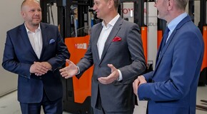 Toyoty PROACE MAX z zabudową serwisową we flocie Toyota Material Handling