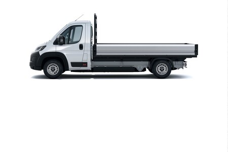 Pierwsi klienci już odbierają Toyoty PROACE MAX z nadwoziami skrzynia oraz wywrotka