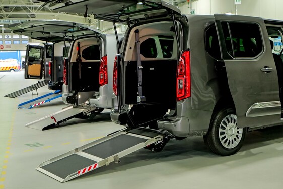 Toyota PROACE CITY Verso z zabudową do przewozu osób poruszających się na wózkach od 36 500 zł z maksymalnym dofinansowaniem PFRON