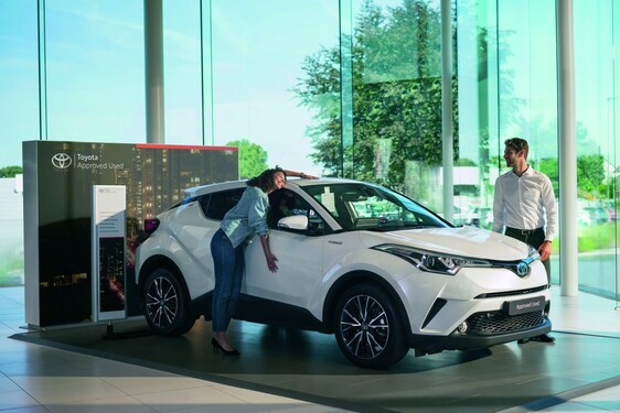 Sukces programu „Pewne Auto” – w sieci komisów Toyoty Motor Poland sprzedaż sprawdzonych używanych Toyot wzrosła o 50%