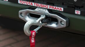 Toyota předala policii prvních 22 Land Cruiserů do těžkého terénu