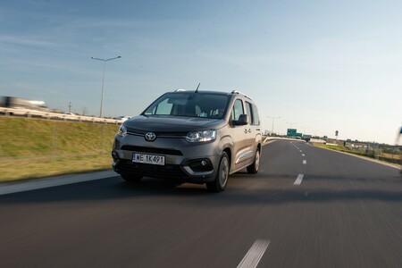 Toyota zarejestrowała w tym roku w Polsce ponad 60 000 samochodów. Wyniki z października 2022 roku