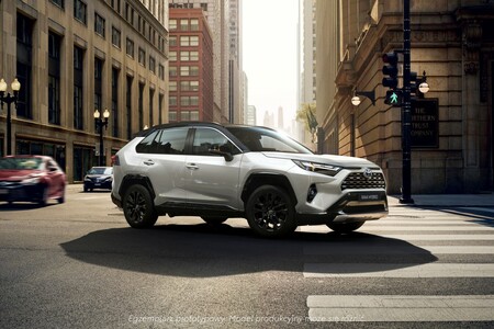 Toyota RAV4 2023. Udoskonalone multimedia, systemy bezpieczeństwa i łączności