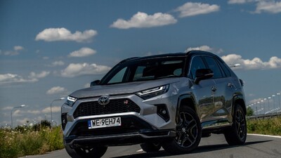 Sukces Toyoty RAV4 w Polsce. Hybrydowy napęd najczęstszym wyborem wśród klientów