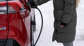 RAV 4 Plug-in - local foto