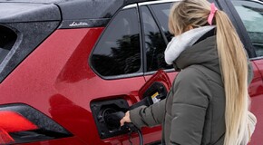 RAV 4 Plug-in - local foto