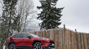 RAV 4 Plug-in - local foto