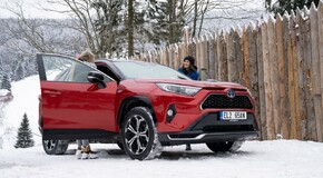 RAV 4 Plug-in - local foto