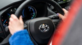 RAV 4 Plug-in - local foto