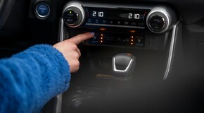 RAV 4 Plug-in - local foto