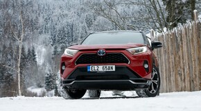 RAV 4 Plug-in - local foto