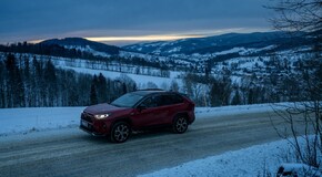 RAV 4 Plug-in - local foto