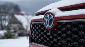 RAV 4 Plug-in - local foto