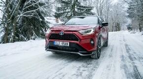 RAV 4 Plug-in - local foto