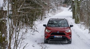 RAV 4 Plug-in - local foto