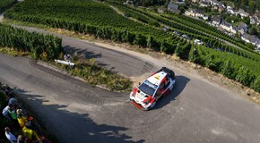 A TOYOTA YARIS WRC KISAJÁTÍTOTTA A DOBOGÓT NÉMETORSZÁGBAN