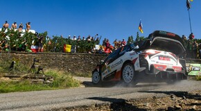 A TOYOTA YARIS WRC KISAJÁTÍTOTTA A DOBOGÓT NÉMETORSZÁGBAN