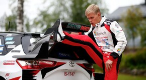 HARMADIK EGYMÁST KÖVETŐ ÉVBEN ARATOTT DUPLA DOBOGÓS GYŐZELMET A TOYOTA A FINN RALLYN