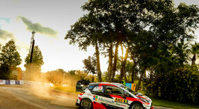 Katalánska rely - Toyoty Yaris WRC pripravené na kľúčovú skúšku na šotoline a asfalte
