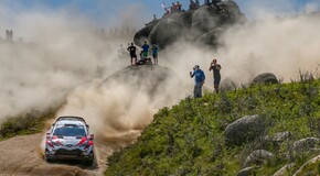  DÉL-AMERIKA UTÁN DÉL-EURÓPA MURVÁS PÁLYÁIN BIZONYÍTHAT A YARIS WRC