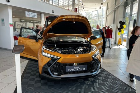 Już ponad 15 tys. osób na pokazach nowej Toyoty C-HR w salonach w całej Polsce