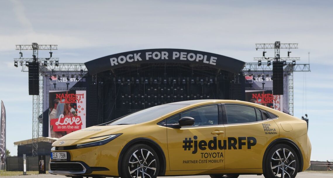 Toyota a Rock for People potřetí: Ekologie, plug-in hybridy a nealko bar 
