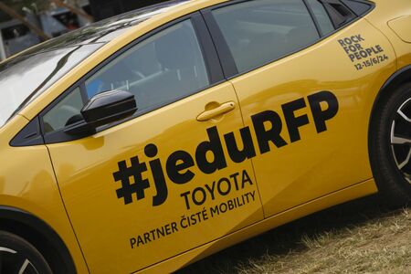 Toyota a Rock for People potřetí: Ekologie, plug-in hybridy a nealko bar 