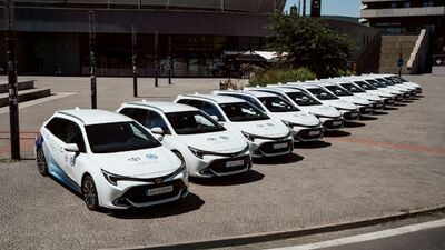 Toyota odovzdala 35 vozidiel Slovenskému futbalovému zväzu