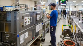 Már Európában is gyártja a világ legfejlettebb öntöltő hibrid elektromos meghajtását a Toyota 