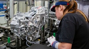 Már Európában is gyártja a világ legfejlettebb öntöltő hibrid elektromos meghajtását a Toyota 