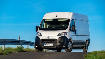 PROACE MAX rok od debiutu. Szeroka gama konwersji i zabudów częścią sukcesu Toyoty Professional na polskim rynku LCV