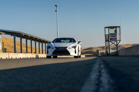 Toyota wykorzystuje AI do poprawy bezpieczeństwa na drogach