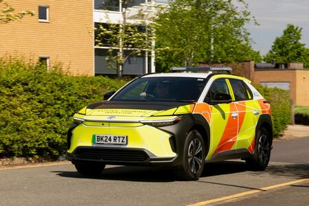 National Highways powiększa flotę elektrycznych Toyot o dodatkowe 58 egzemplarzy bZ4X i PROACE Electric