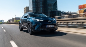 C-HR GR SPORT 2023