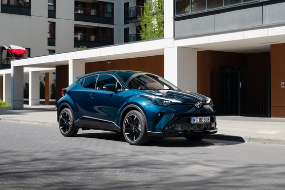 Toyota C-HR Final Edition z napędem hybrydowym 1.8 w cenie poniżej 120 tys. zł