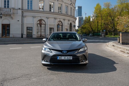 Toyota Camry wraca do salonów. Specjalna oferta dla wersji Prestige z szybkim odbiorem. Atrakcyjne raty w programie KINTO ONE już od 1634 zł netto miesięcznie