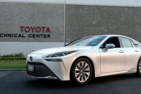 Toyota ustanowiła kolejny rekord Guinnessa. Hybrydowy sedan w 24 godziny pokonał dystans jak ze Sztokholmu do Porto